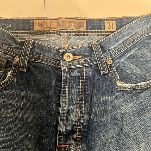 BKE Derek men's Size 31 Straight Distressed Stretch Medium Wash Jeans - Picture 3 of 6